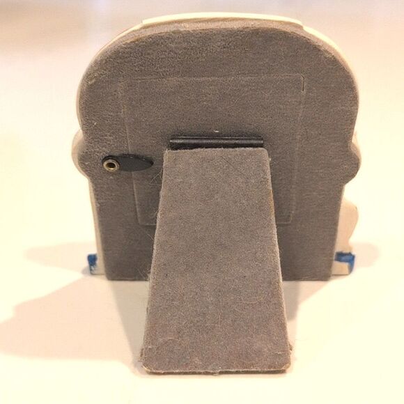 Purrfect Friend Picture Frame 3D Tabby Cat with Yarn - Picture 6 of 8